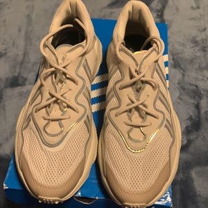Adidas Ozweego, Size 10